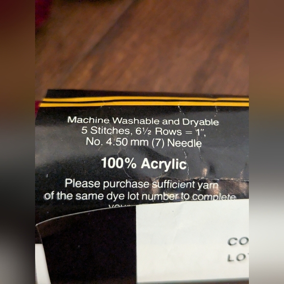 Vintage Sayelle Knitting Worsted Yarn  3 Ruby Red Shades & 1  Pink 50g X4 - Picture 9 of 14